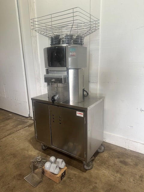 ZUMMO Z14C 110V H.D COMMERCIAL S.S AUTOMATIC CITRUS JUICE MACHINE W/2 TRASH CANS - Second Life - Equipment - collection_name